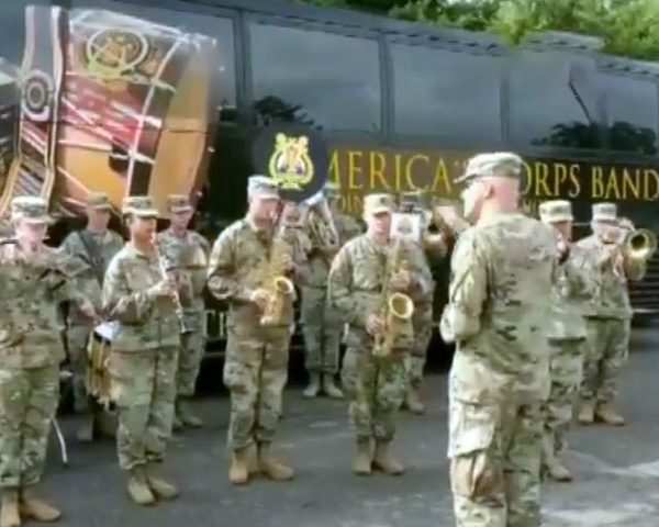 జనగణమణ వినిపించిన అమెరికా సైనికులు