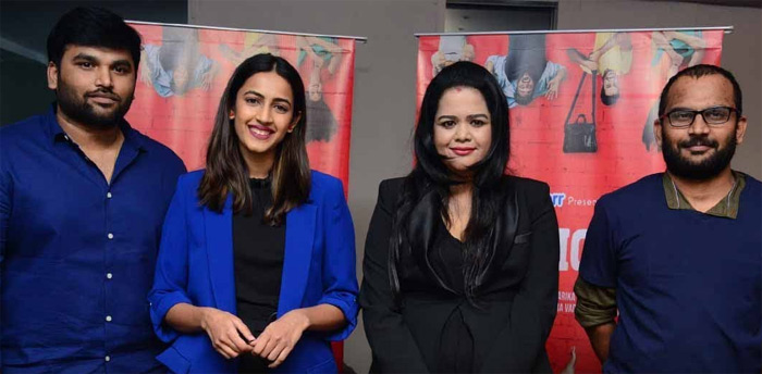 మ్యాడ్‌ హౌస్‌ లో వినోదం