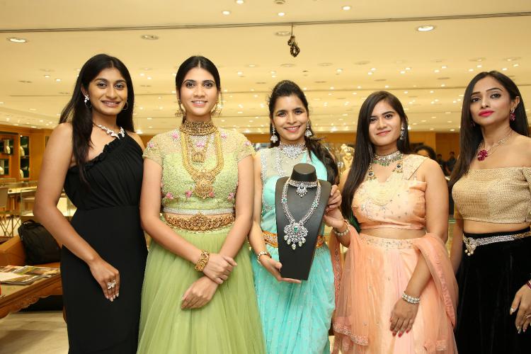 Celebrities Sizzles at Sri Krishna Jewellers