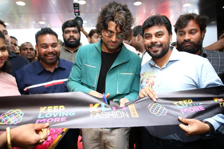 కెఎల్ఎం మాల్ ఫ్యాషన్‌ మాల్‌ను ప్రారంభించిన విజయ్ దేవరకొండ