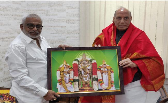 రాజ్‌నాథ్‌కు బ్రహ్మూెత్సవాల ఆహ్వానం