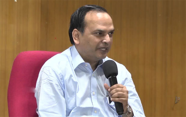 పెద్దపల్లి కలెక్టర్‌ను అభినందించిన సీఎస్‌