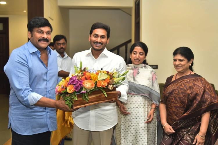 సీఎం జగన్‌కు కలిసిన చిరంజీవి