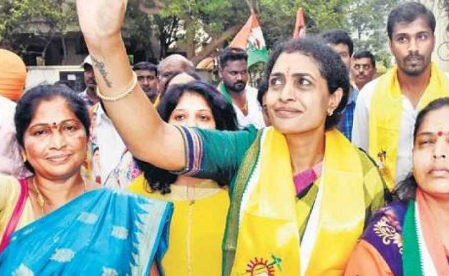 హుజూర్‌నగర్‌లో సుహాసినీ ప్రచారం