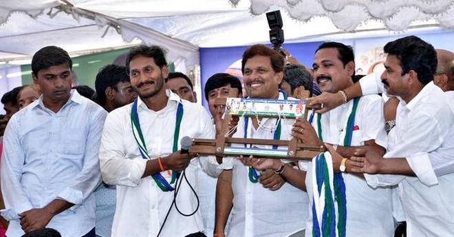 చేనేత కుటుంబాలకు శుభవార్త