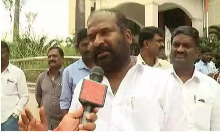 చర్చల పేరుతో ప్రభుత్వం మైండ్‌ గేమ్‌ ఆడుతోంది