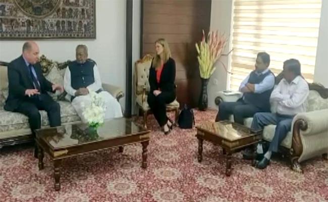 ఏపీ గవర్నర్‌తో అమెరికా కాన్సుల్‌ ప్రతినిధుల భేటీ