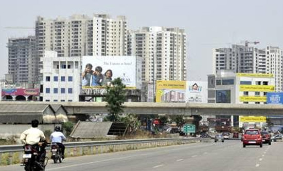 గేటెడ్ కమ్యూనిటీలవైపే అందరి చూపు
