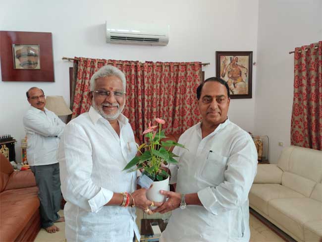 టీటీడీ చైర్మన్‌ను కలిసిన మంత్రి ఇంద్రకరణ్‌రెడ్డి