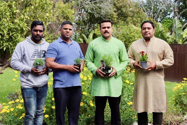 న్యూజిలాండ్‌లో మొక్కలు నాటిన ఎన్‌ఆర్‌ఐలు