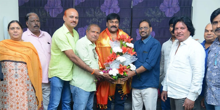 మెగాస్టార్‌ను సత్కరించిన ఫిలిం క్రిటిక్స్‌