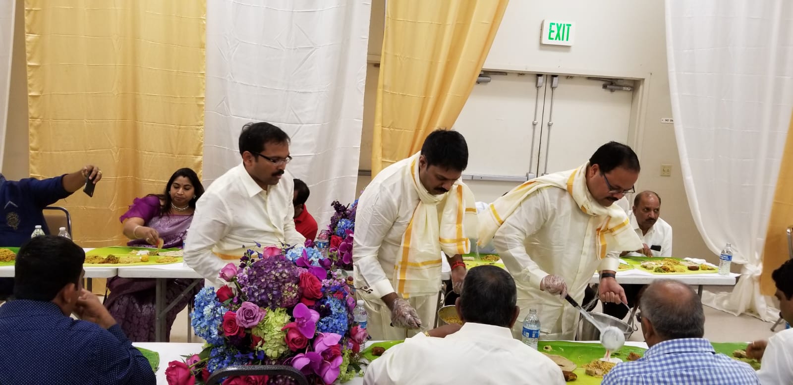 రాహుల్‌ వివాహ వేడుకలో అరిటాకు భోజనాలు