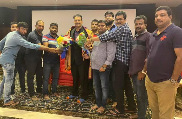 జే తాళ్ళూరిని సత్కరించిన దుబాయ్ తెలంగాణ సంఘం