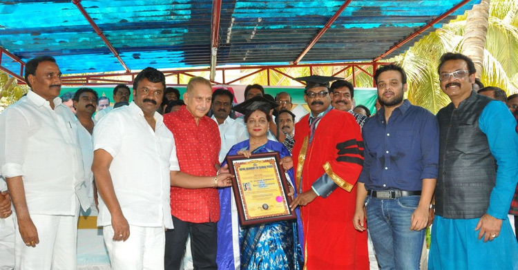 విజయనిర్మలకు డాక్టరేట్ ప్రదానం