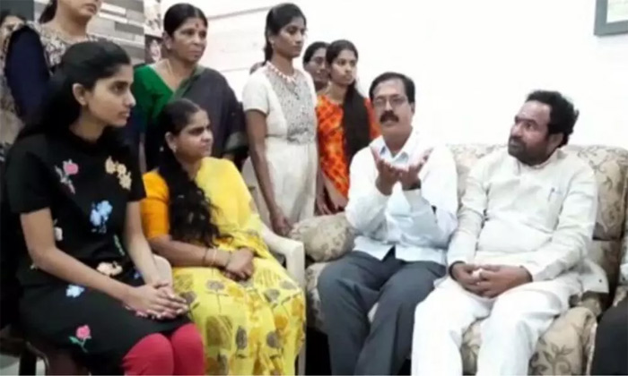 వైద్యురాలి కుటుంబ సభ్యులకు ప్రముఖుల పరామర్శ