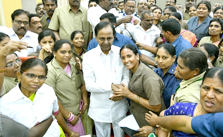 ఆర్టీసీ కార్మికులపై సీఎం కేసీఆర్‌ వరాల జల్లు