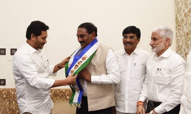 వైఎస్‌ఆర్‌సీపీలో చేరిన మస్తాన్‌రావు