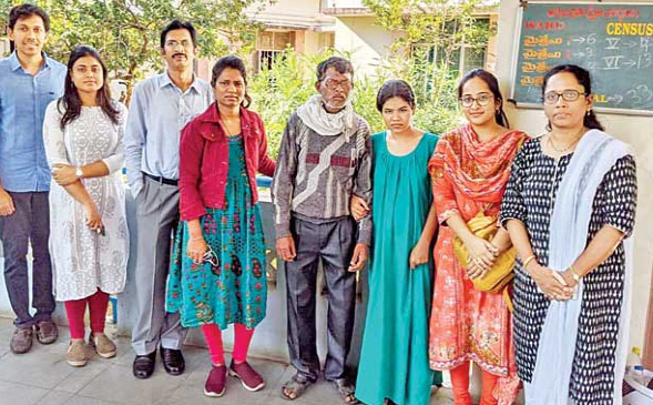 కుటుంబాన్ని కలిపిన ఫేస్‌బుక్‌