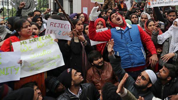 హార్వర్డ్‌ వర్సిటీలో నిరసన…