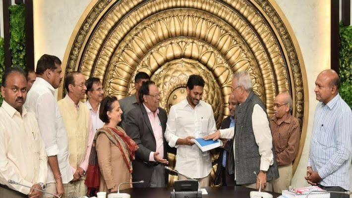 రాజధానిపై సీఎంకు నివేదిక ఇచ్చిన జీఎన్‌ రావు కమిటీ