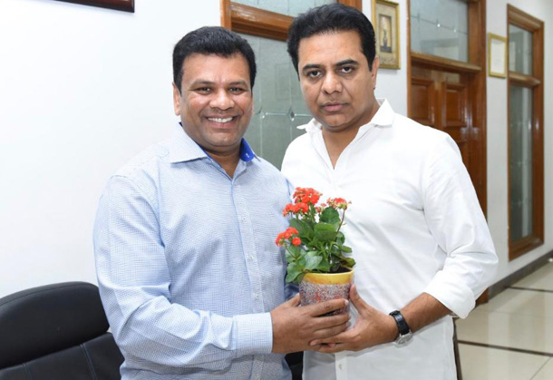 మంత్రి కేటీఆర్‌కు మహేశ్‌ బిగాల అభినందనలు