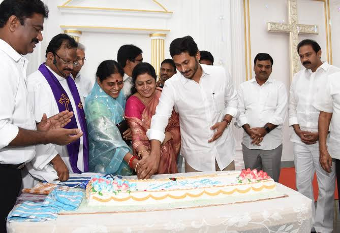 క్రిస్మస్‌ వేడుకల్లో సీఎం జగన్‌