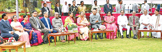 రాష్ట్రపతి నిలయంలో ఘనంగా తేనీటి విందు