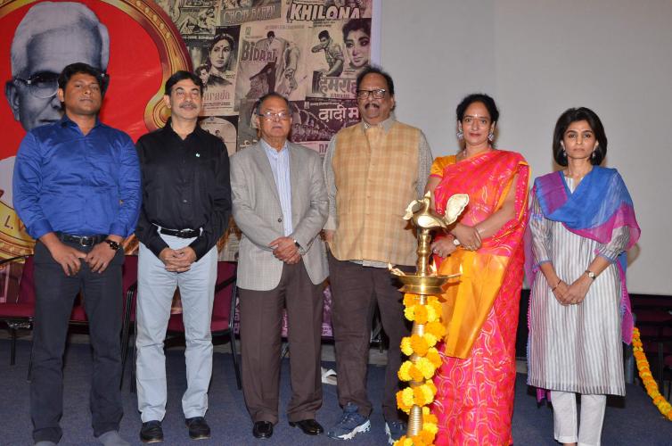 ఎల్ వి ప్రసాద్ గారు ధైర్యం చెప్పక పోయివుంటే నేను నటుడిగా నిలపడేవాణ్ణి కాదు