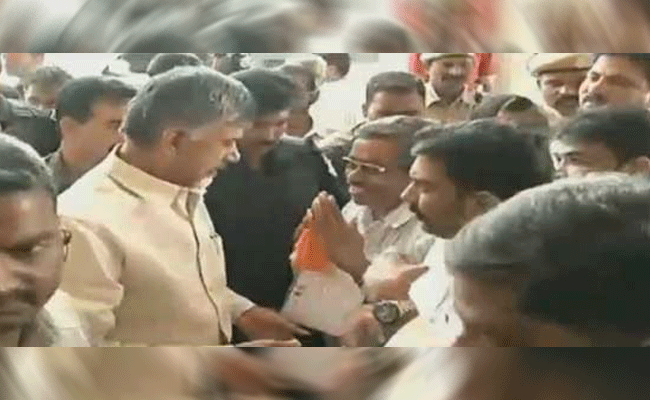 చంద్రబాబు, లోకేష్‌కు అభినందనలు