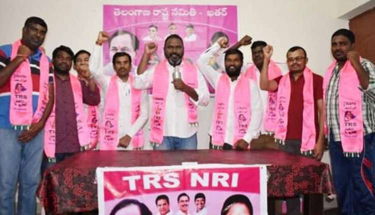 ఖతార్‌లో టీఆర్‌ఎస్‌ ఎన్నారై సంబురాలు