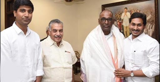 సీఎంను కలిసిన జస్టిస్‌ జాస్తి చలమేశ్వర్‌