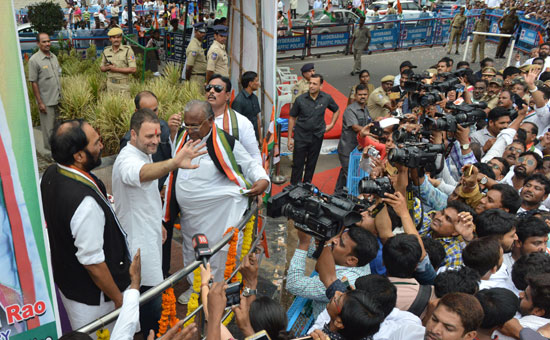 రాహుల్ గాంధీకి ఘన స్వాగతం