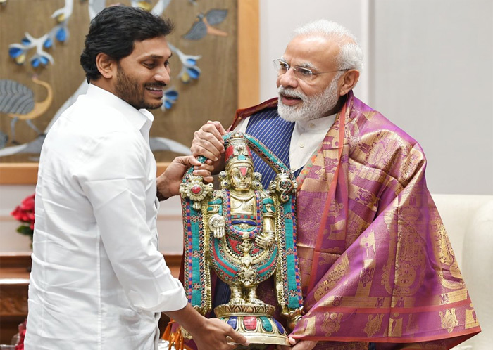 ప్రధాని నరేంద్రమోదీతో ముఖ్యమంత్రి వైయస్‌ జగన్‌ భేటీ