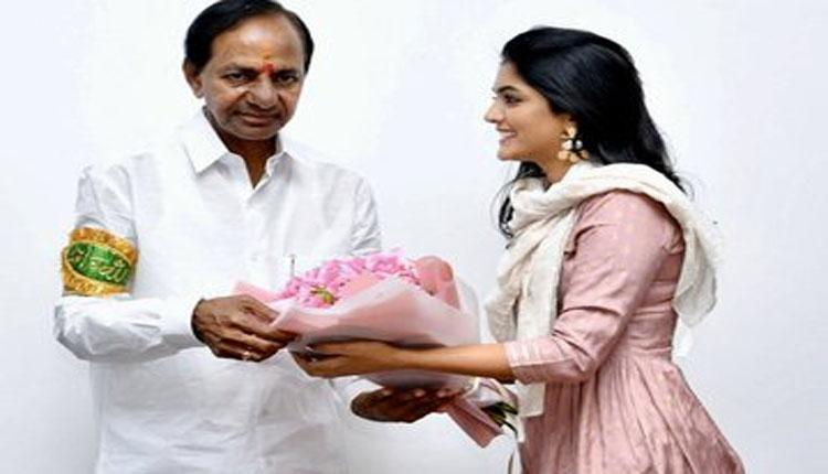 సీఎం కేసీఆర్ కు ఈషా రెబ్బా శుభాకాంక్షలు