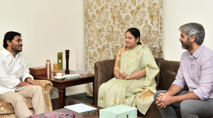 సీఎం వైఎస్ జగన్ ను కలిసిన జయసుధ