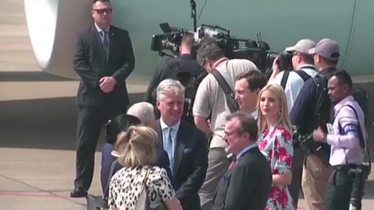 ఆకర్షించిన ఇవాంకా ట్రంప్ డ్రస్