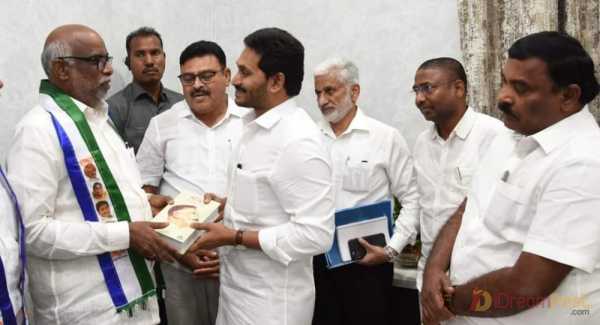 వైసీపీలో చేరిన డొక్కా మాణిక్య వరప్రసాద్‍