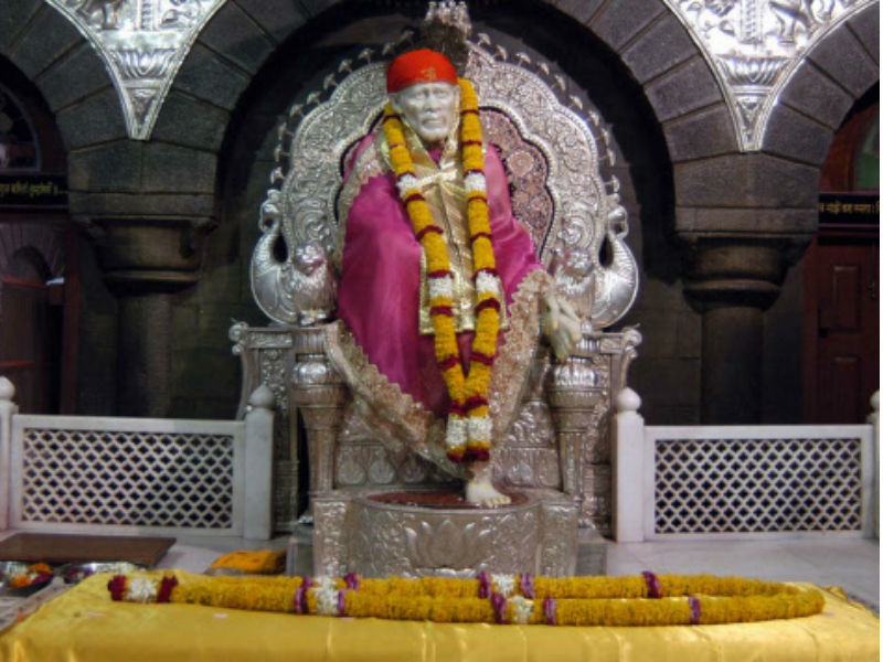 షిర్డీ ఆలయం మూసివేత