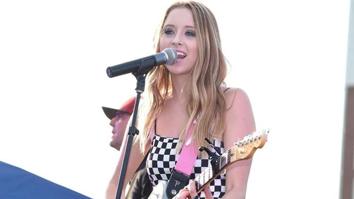 అమెరికన్ సింగర్ కి కరోనా…