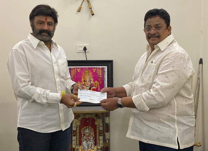 కరోనాపై పోరాటానికి  బాలకృష్ణ విరాళం కోటి 25 లక్షలు