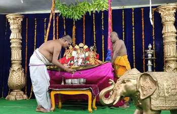 భదాద్రి రామయ్యకు వైభవంగా ఊంజల్ సేవ