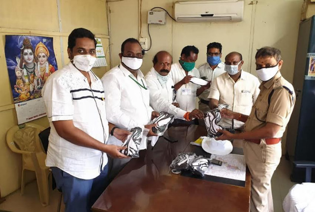 రాజమండ్రిలో తానా మాస్క్ ల పంపిణీ రాజమండ్రిలో తానా మాస్క్ ల పంపిణీ