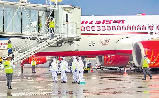 హైదరాబాద్ నుంచి 168 మంది అమెరికన్ల తరలింపు