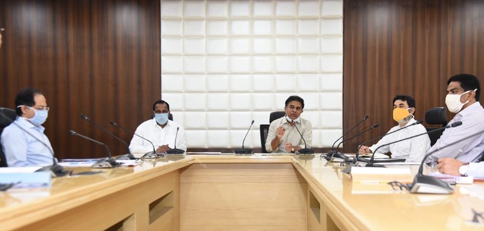 మానవీయ కోణంలో కార్మికులకు అండగా నిలుద్దాం!