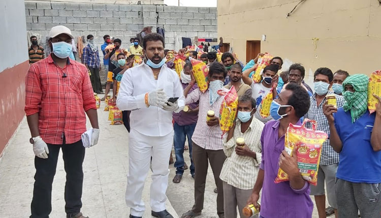 దుబాయ్ లో వలస కార్మికులకు నిత్యావసరాలు