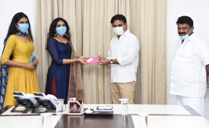 తెలంగాణ ముఖ్యమంత్రి సహాయనిధికి రాజశేఖర్ కుమార్తెల విరాళం రూ.2 లక్షలు