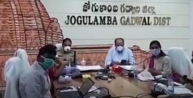 గద్వాలలో పర్యటించిన సీఎస్‌, డీజీపీ