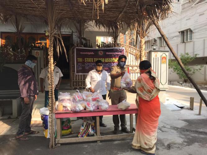 కరోనా వేళ…నిరుపేదలను ఆదుకున్న ట్రైస్టేట్ తెలుగు అసోసియేషన్