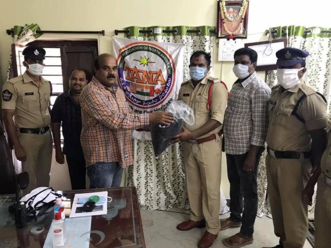 కరోనా వేళ…లాక్ డౌన్ సమయంలో నిరుపేదలను ఆదుకుంటున్న తానా ఫౌండేషన్