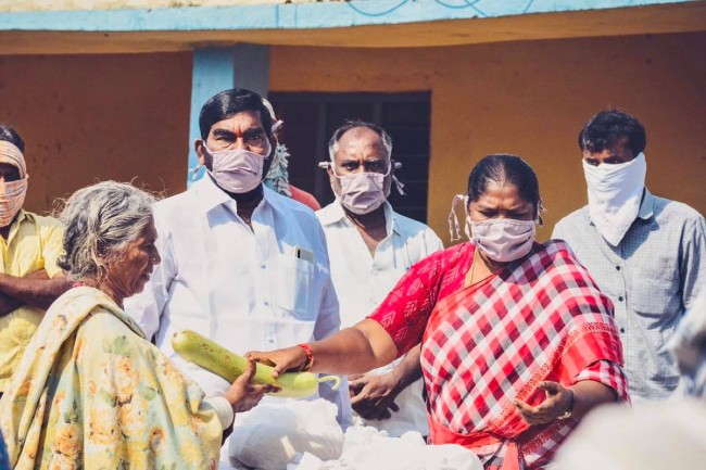 ఎన్ఆర్ఐలకు కృతజ్ఞతలు తెలిపిన సీతక్క